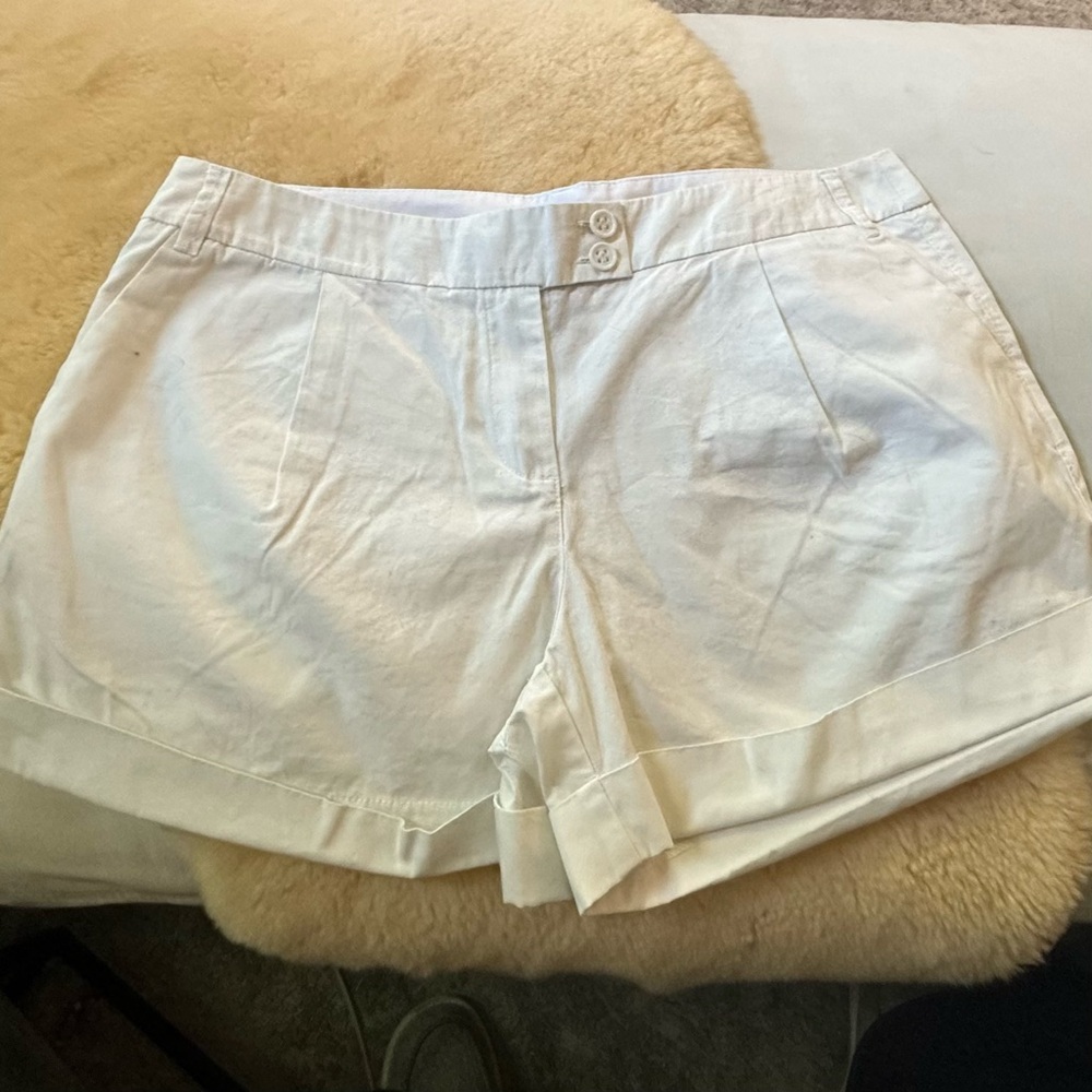 NY&Co Women's Pleated White Shorts Sz 14